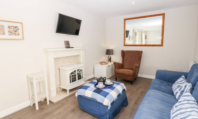 Richmond Cottage | ELDER COTTAGE, pet friendly, with a garden in Eppleby