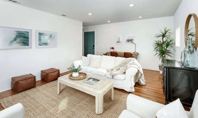 Beach Barber Tract House | Electric Ave · Windansea🏖Electric Ave Retreat - Walk to Beach!
