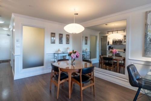 Downtown Victoria Apartment | Elegance at the Union