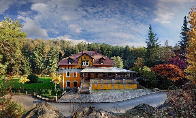 Grossschirma Apartment | Elegance in Rotschönberg
