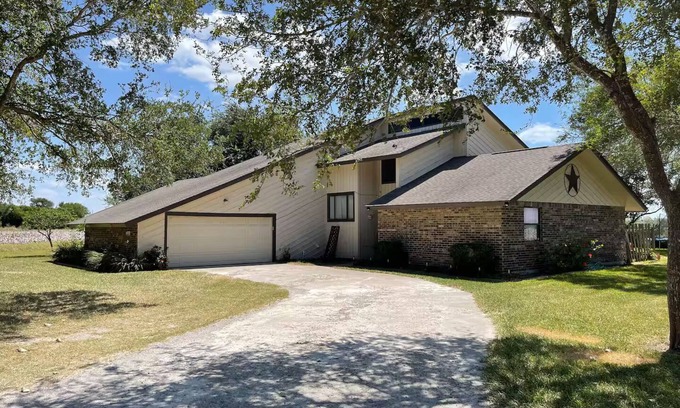 Harlingen House | Elegance Meets Country