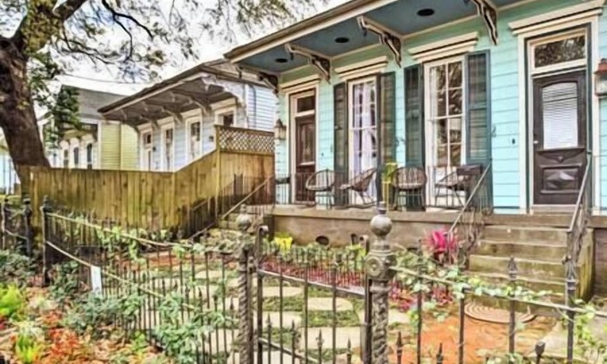 Faubourg Delachaise House | Elegance on Magazine St., as seen on HGTV, Elegance on Magazine St. as seen on HGTV