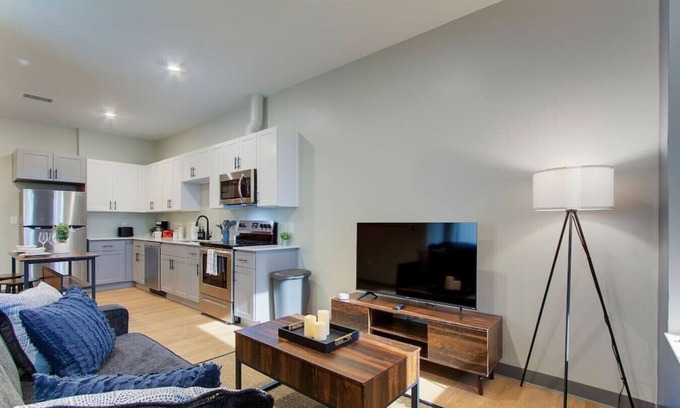 University Circle Apartment | Elegant 1 BDR | Cleveland Clinic | Free Parking
