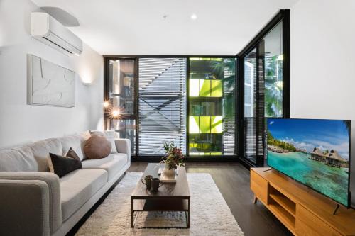 North Melbourne Apartment | Elegant 1-Bed Apartment with Premium Amenities