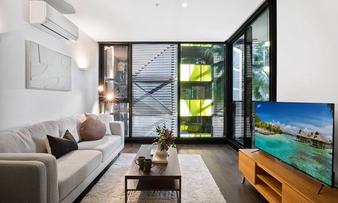 North Melbourne Apartment | Elegant 1-Bed Apartment with Premium Amenities