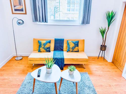 Pudsey Apartment | Elegant 1 bed flat, Sleeps 4, Free parking, Pet friendly, Pudsey, Leeds