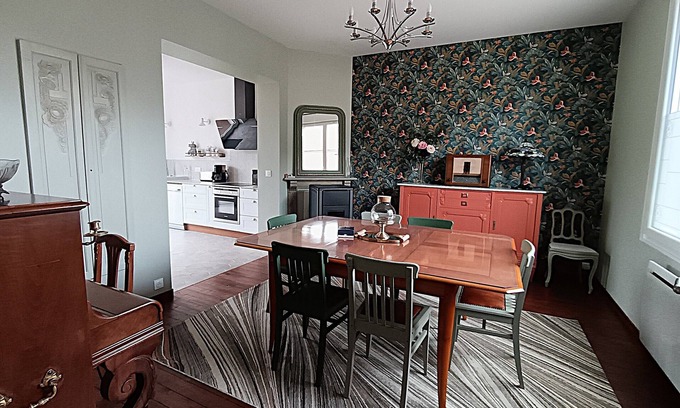 Dernancourt House | Elegant 180m2 family home