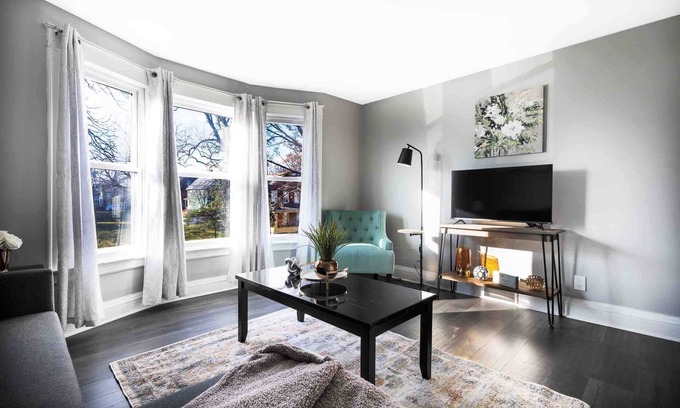Downtown Niagara Falls Apartment | Elegant 1BR , 1 Bath apartment minutes the falls