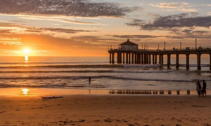El Segundo Apartment | Elegant 1BR Oceanview Retreat in Manhattan Beach with Parking