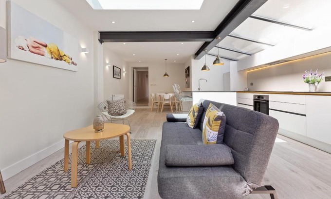 Kilburn Apartment | Elegant 2 Bed Apt w/Patio nr West Hampstead