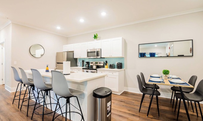Port Wentworth Apartment | Elegant 2-bedroom apartment with AC, fitness room - E