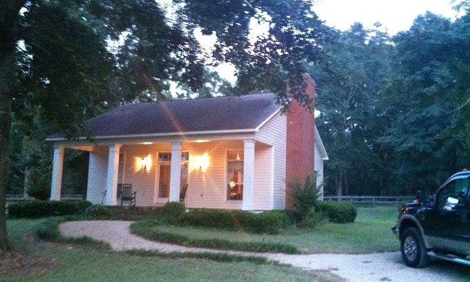 Monticello Cottage | Elegant 2 Bedroom, 2 Bath Guest House close to Tallahassee