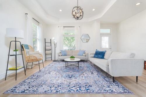 Springfield Apartment | Elegant 2 BR apt in the heart of historic SPR - 5 min drive to TIAA Bank Field