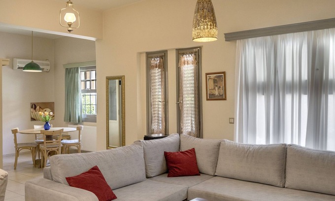 Agia Paraskevi Apartment | Elegant 2BR Apartment close to metro