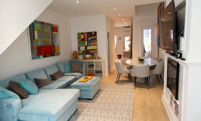 Leslieville House | Elegant 3-bed, 3 bath private Leslieville home