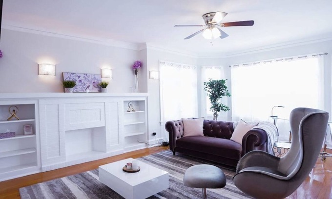 West Ridge Apartment | Elegant 3 Bedroom and 1 Bath Apartment