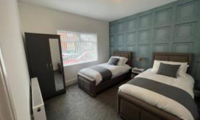 Cradley Apartment | Elegant 3 Bedroom Apartment