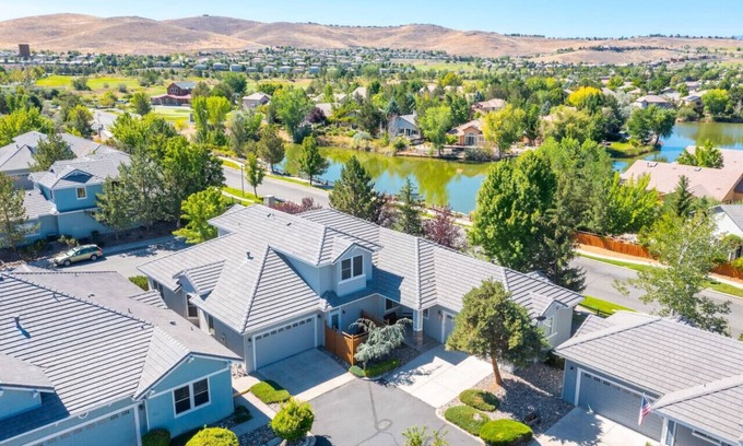 Sparks House | Elegant 3-Bedroom House Close to Red Hawk Golf