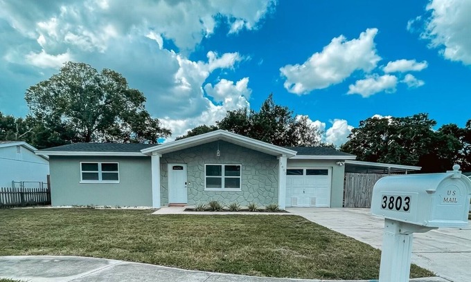 Disston Heights House | Elegant 3 BR Home w/ Indoor Fireplace
