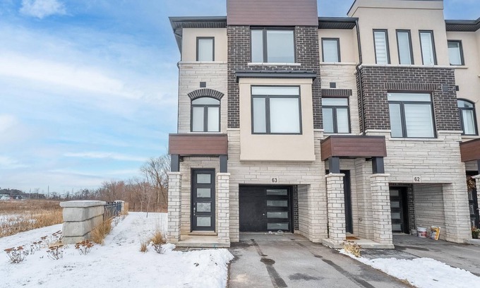 Cambridge House | Elegant 3-Story Townhouse | Ensuite Bath, Office & Free Parking