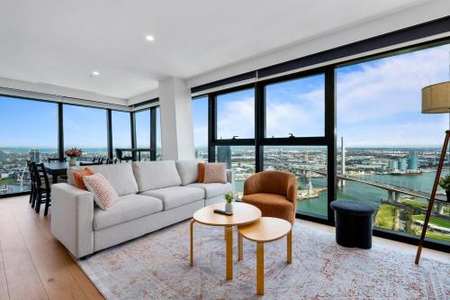 Docklands Apartment | Elegant 3BR 3BA with River and Sea Views Docklands