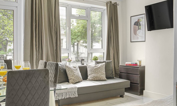 Primrose Hill Apartment | Elegant 3BR Near Paddington Station - Your Stylish Urban Retreat in London