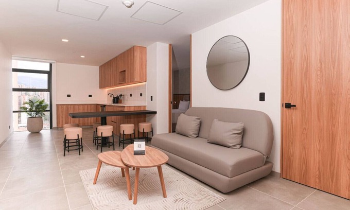 San Diego Apartment | Elegant 3BR w/Jacuzzi - Work-Friendly in Poblado