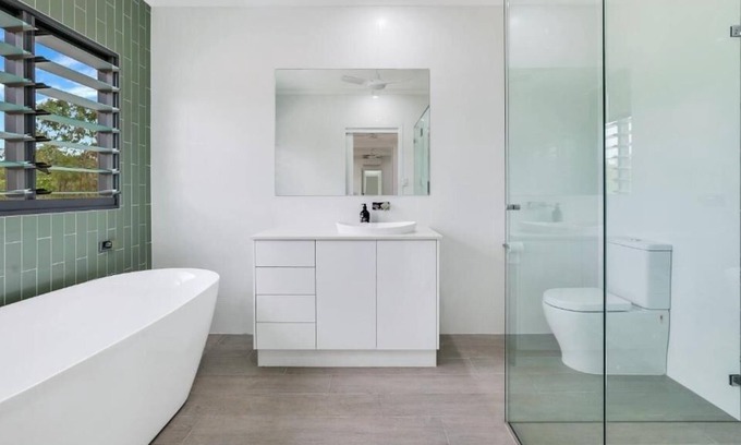 Humpty Doo House | Elegant 4 Bedroom Humpty Doo Getaway- Sleeps 12