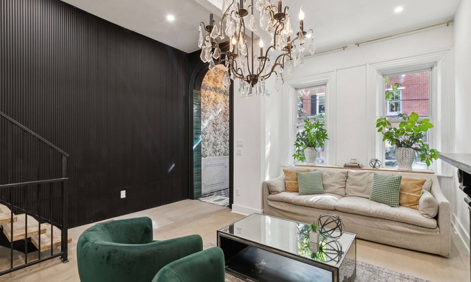 Fairmount House | Elegant 4BR Townhouse in Fairmount