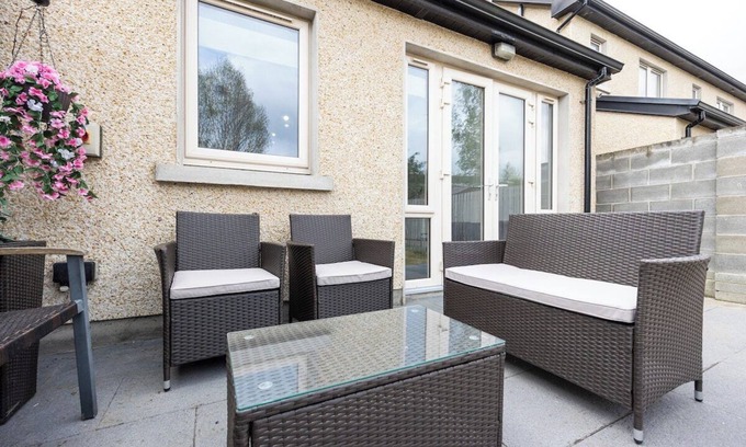 Dublin House | Elegant 5-Bed Home By Sea & City, Parking & Garden - Dublin Dream Home