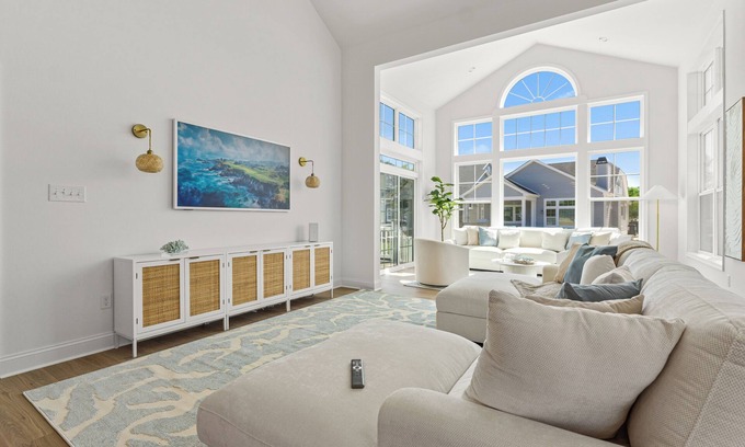 Long Neck House | Elegant 5BD Escape with Golf, Fishing, Kayaking Adventures, Secure Community