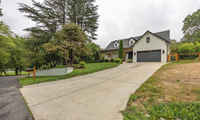 Annandale House | Elegant 6BR Retreat; Near*DC With Gym*&*Outdoor*Spacenn