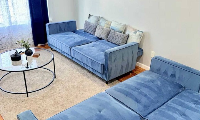 Irvington House | Elegant and Cozy 3-bedroom with Parking, Sleeps up to 8 close to EWR and NYC