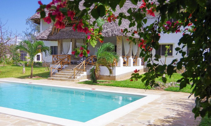 Watamu Villa | elegant and exclusive african style villa with chef and maid
