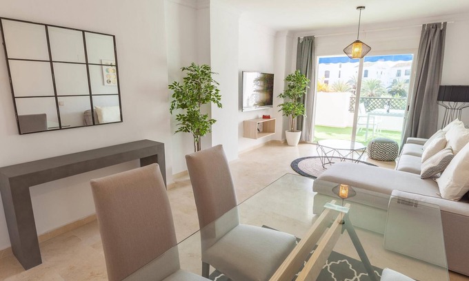 Puerto Banus Apartment | ELEGANT APARTMENT FOR A HOLIDAY TO REMEMBER IN THE HEART OF PUERTO BANÚS!