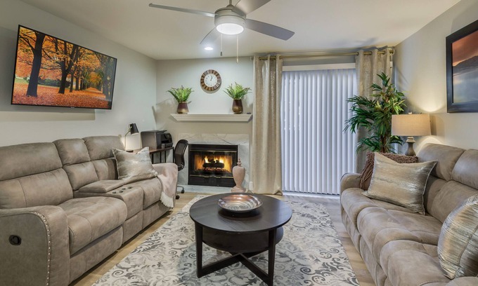 Roseville Apartment | Elegant Apartment Home - Excellent For Long Stays