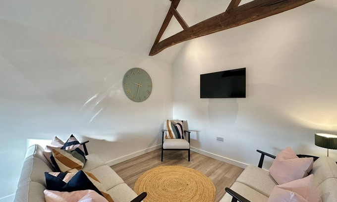 Hereford Apartment | Elegant Apartment in Prime Central Location