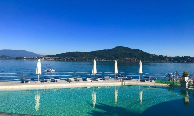 Meina Apartment | Elegant Apartment in Meina with Lake View