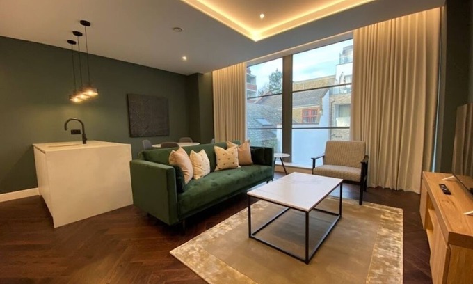 Golborne Apartment | Elegant Apartment w/Parquet Floors & Modern Kitchen - Ideal for a Cosy Retreat