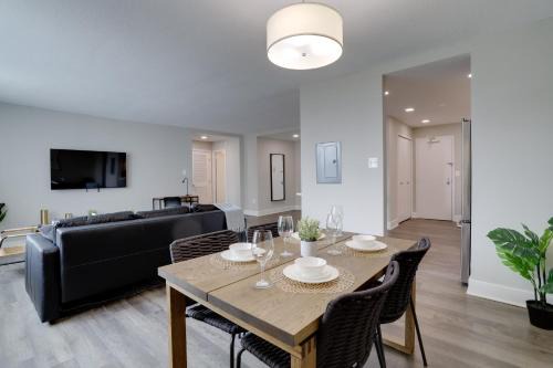 Crystal City Apartment | Elegant Apartment with Gym Access at Crystal City