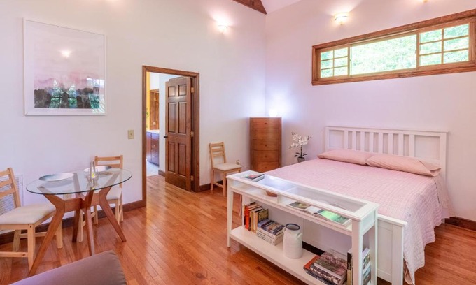 Almond House | Elegant Appalachian Retreat