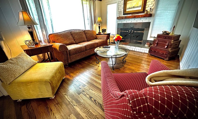 Fairhaven House | Elegant bay view stay.