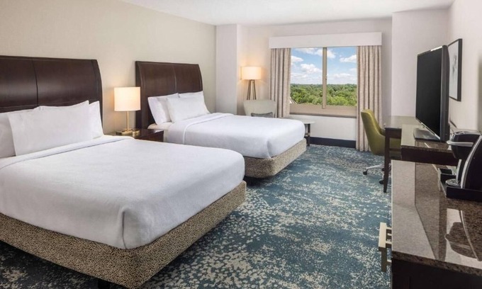 Bethesda Hotel | Elegant Bethesda Pet Friendly Stay Near NIH, Metro And Downtown DC