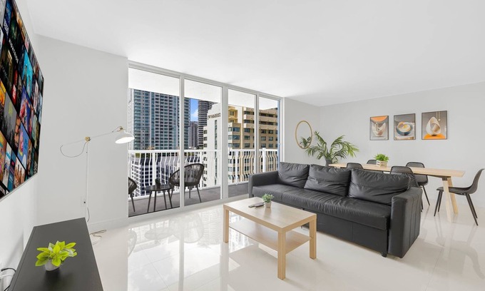 Brickell Condo | Elegant Brickell Retreat + Free Parking