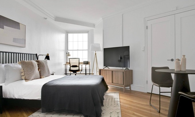 North Brookline Apartment | Elegant Brookline Studio w/Gym & W/D, by Blueground