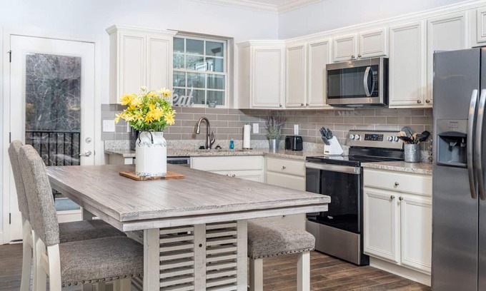 Townsend Condo | Elegant Cades Cove Condo with Community Pool!