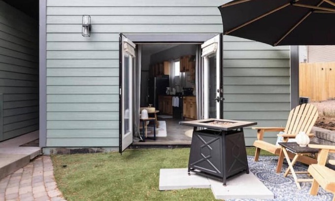 Ponderosa Trails Apartment | Elegant Casita, French Doors, Fire Pit, Flight Art, Patio & Sofabed