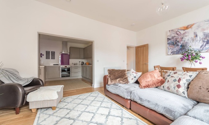 Henley-on-Thames Apartment | Elegant Central Henley Apartment