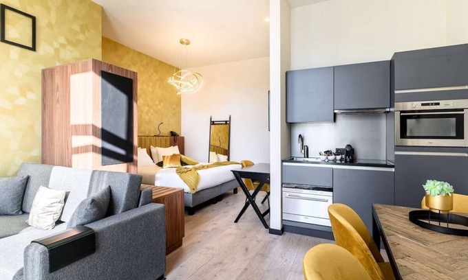 Oudenaarde House | Elegant City Center Haven, Bike-Friendly, Kitchen | 2 Units