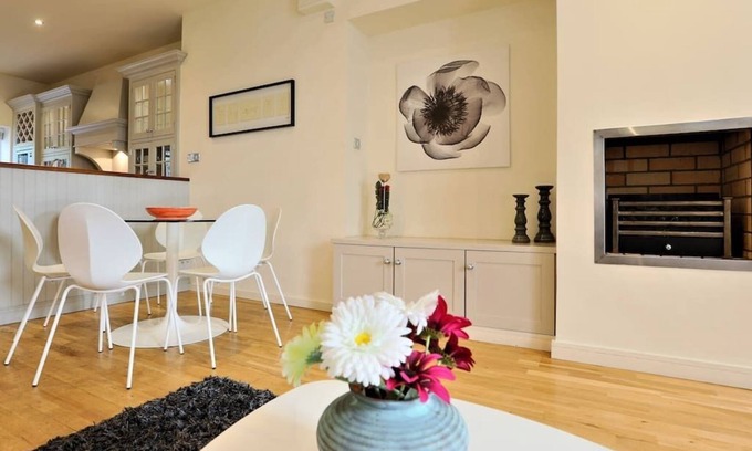 City Centre Dublin House | Elegant City Centre Regency Townhouse with Patio
